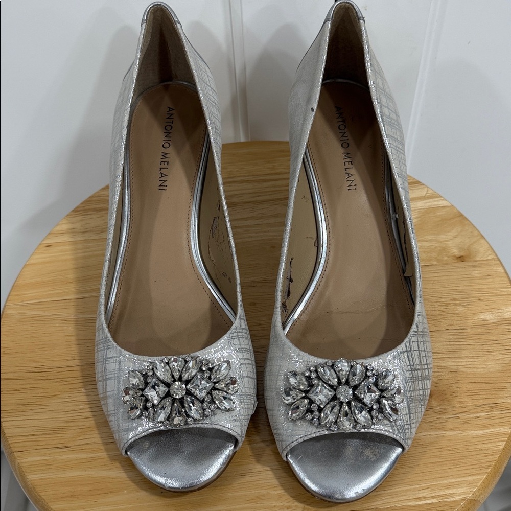 ANTONIO MELANI ESTAH JEWEL OPEN-TOE PUMPS SIZE 10 SILVER CREAM WEDGE WOMENS